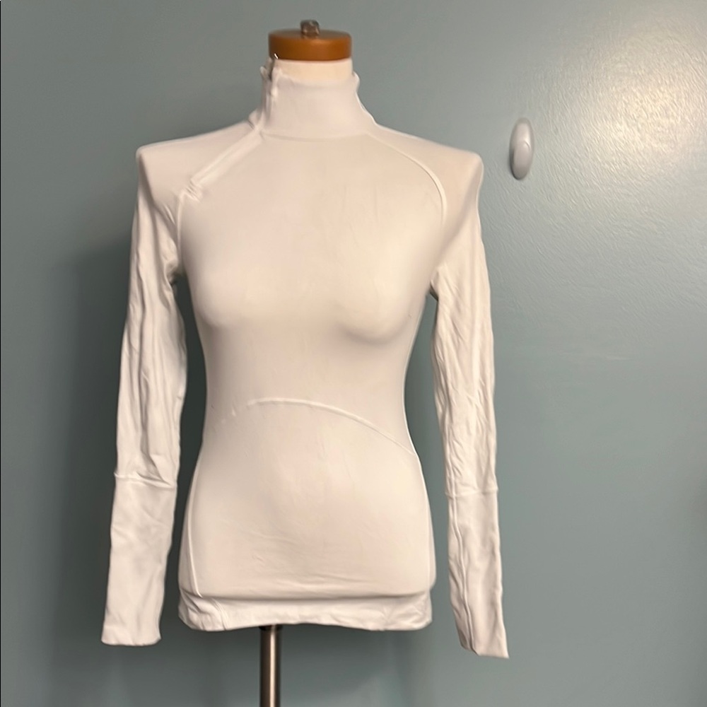 Lululemon size 4 women’s White Women's Turtleneck Top